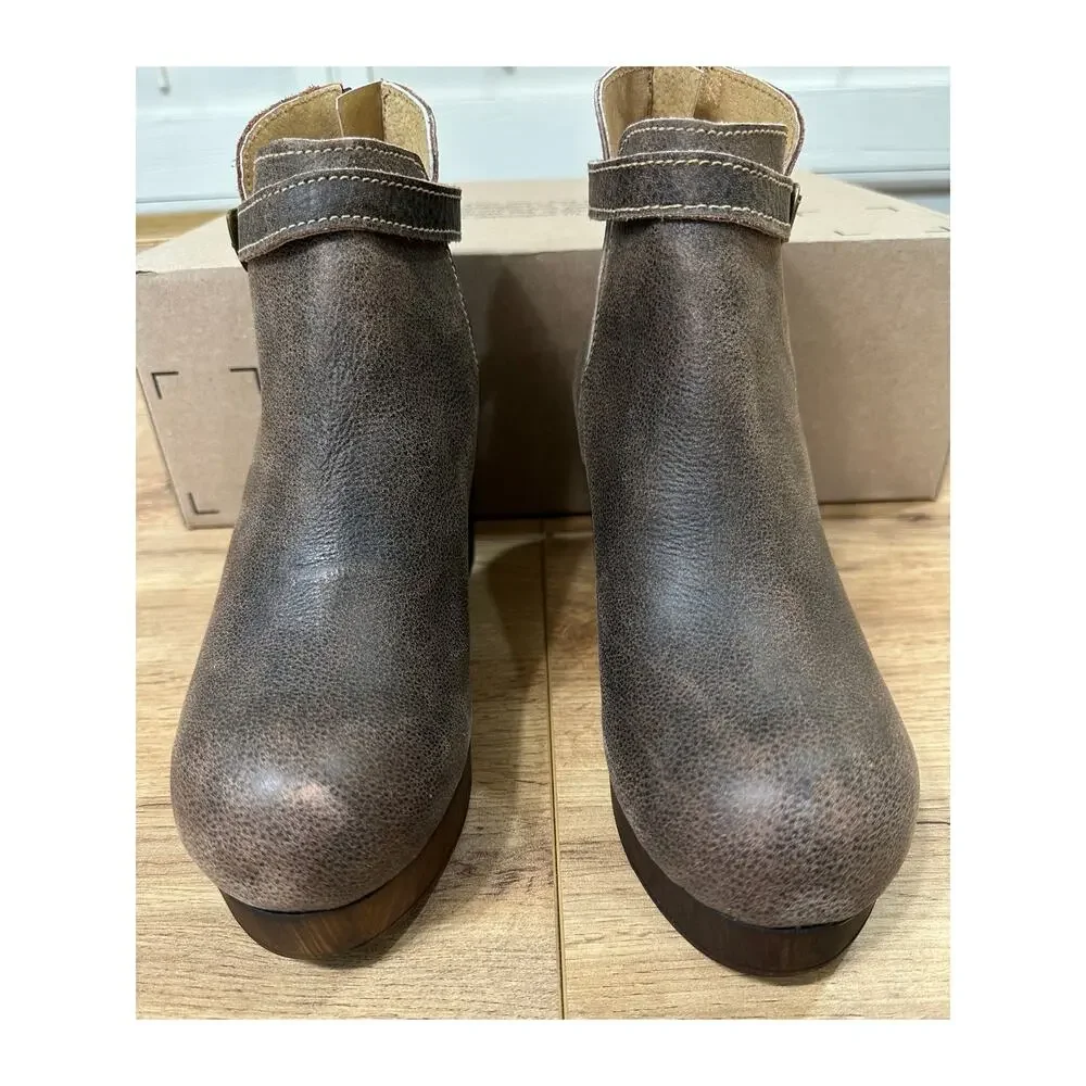 Californians Jordyn Wedge Boots Dark Brown Leather Size 10 NWOB Versatile Comfy